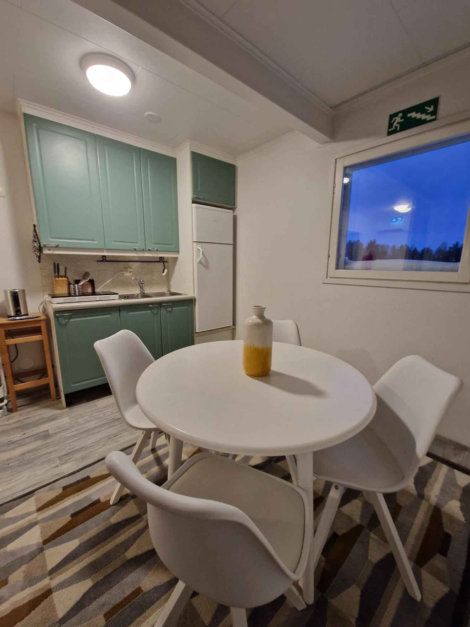 The Sleeping Bear Hotel Inari Exterior photo