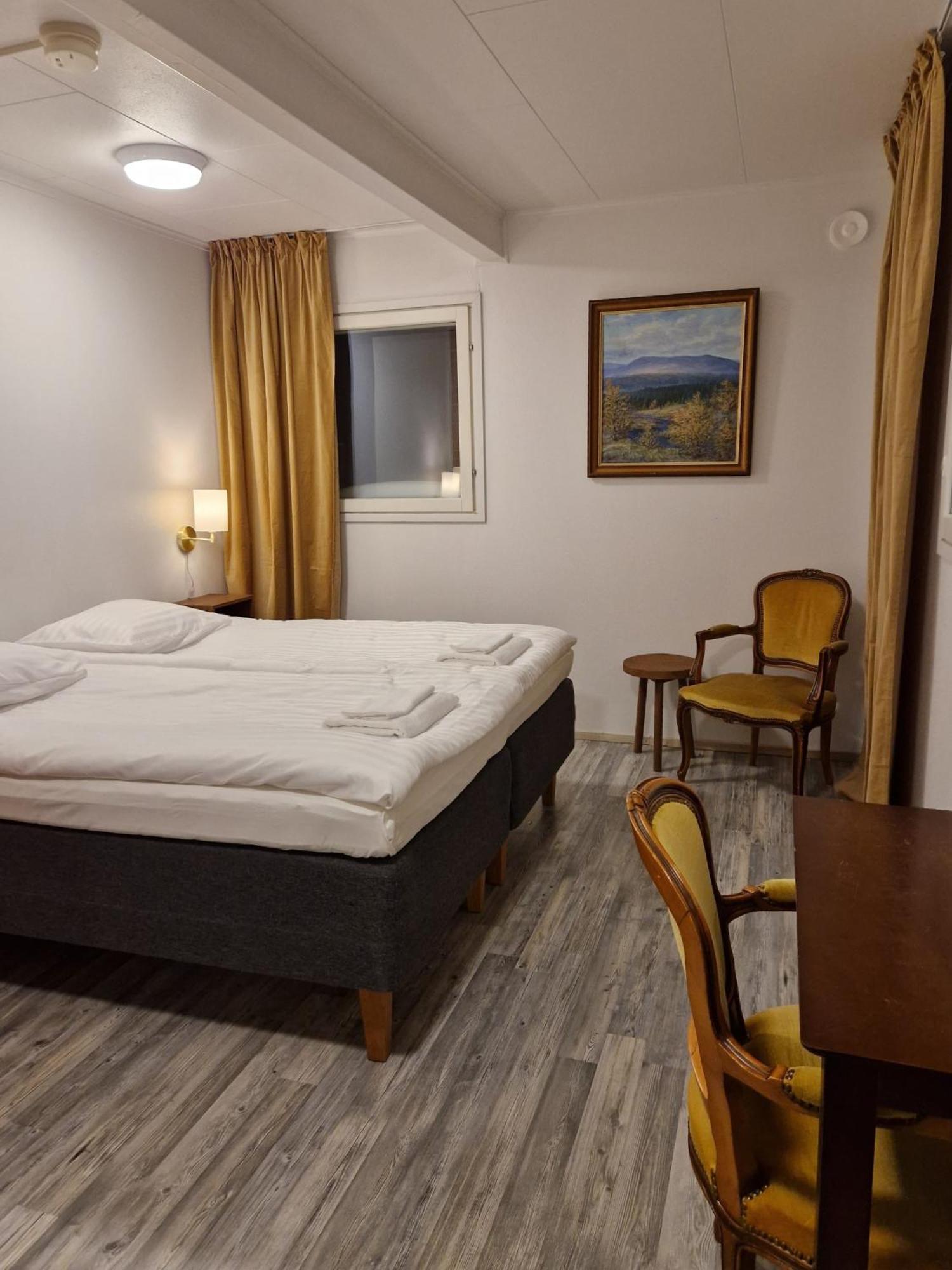 The Sleeping Bear Hotel Inari Exterior photo